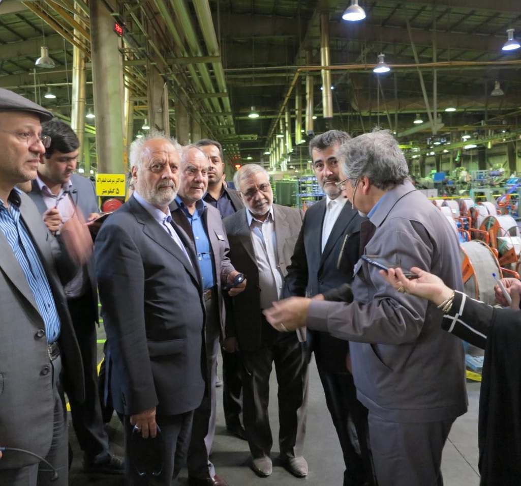 بازدید معاون هماهنگی امور اقتصادی و توسعه منطقهای وزیر کشور از کارخانه کویرتایر