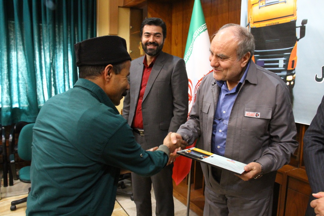 تجلیل از رانندگان برتر حمل ونقل کالا و پرسنل