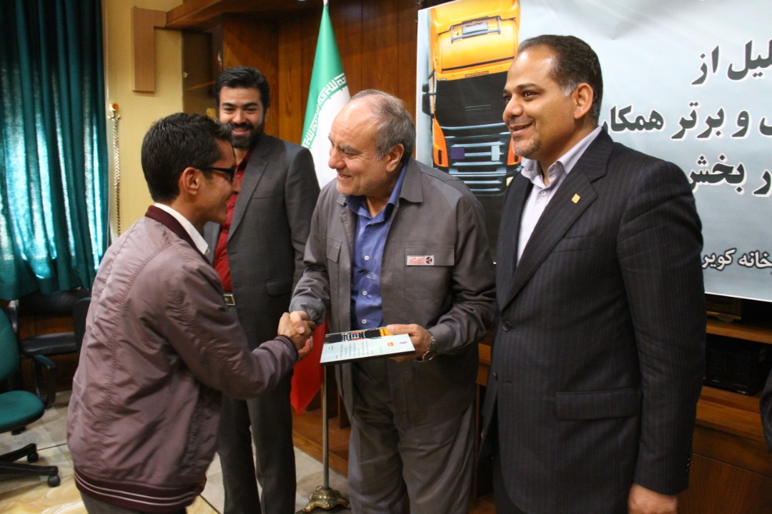 تجلیل از رانندگان برتر حمل ونقل کالا و پرسنل