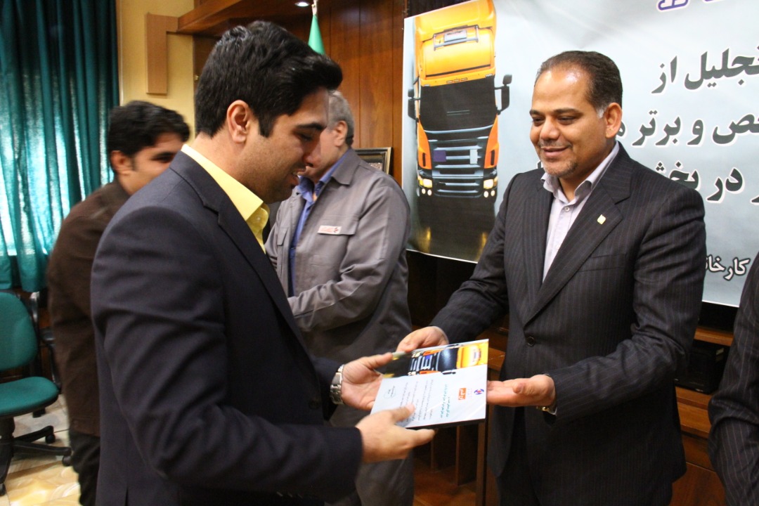 تجلیل از رانندگان برتر حمل ونقل کالا و پرسنل