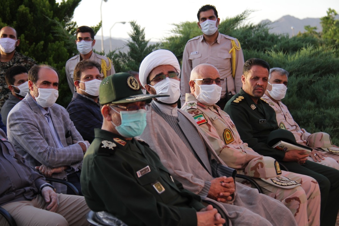 اهدای 1000بسته معیشتی کارکنان کویر تایردر رزمایش کمک مومنانه