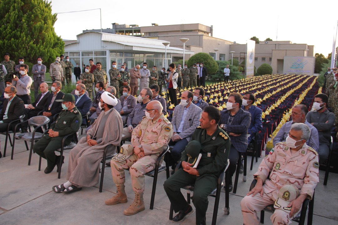 اهدای 1000بسته معیشتی کارکنان کویر تایردر رزمایش کمک مومنانه