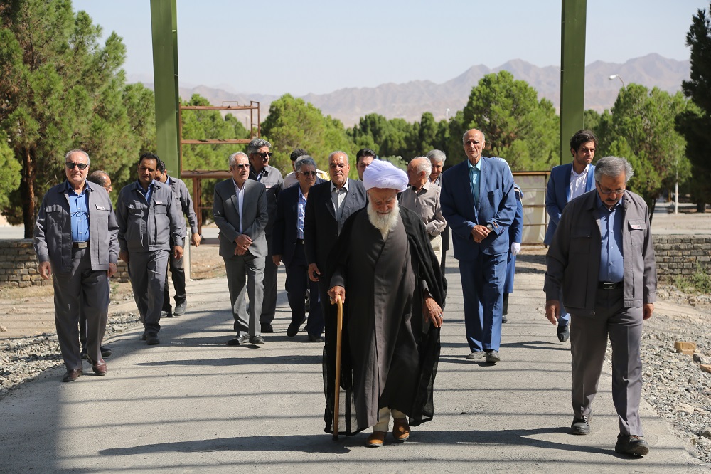 حضور مرحوم آیت الله ربانی در آیین تکریم وبزرگداشت اعضای هیات موسس کویرتایر به روایت تصویر