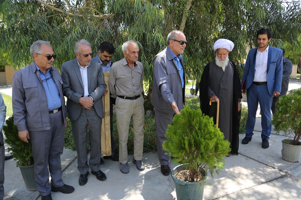 حضور مرحوم آیت الله ربانی در آیین تکریم وبزرگداشت اعضای هیات موسس کویرتایر به روایت تصویر