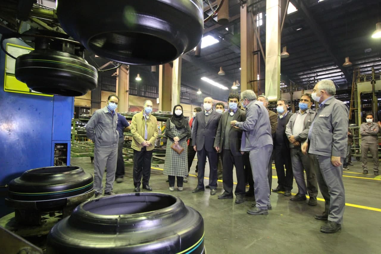 بازدید مدیر عامل شرکت سرمایه گذاری امید از کویر تایر به روایت تصویر