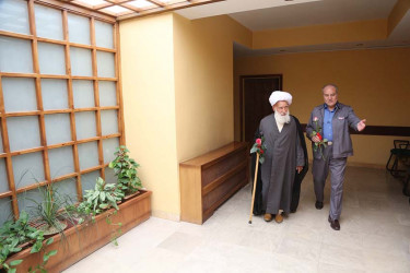 حضور مرحوم آیت الله ربانی در آیین تکریم وبزرگداشت اعضای هیات موسس کویرتایر به روایت تصویر