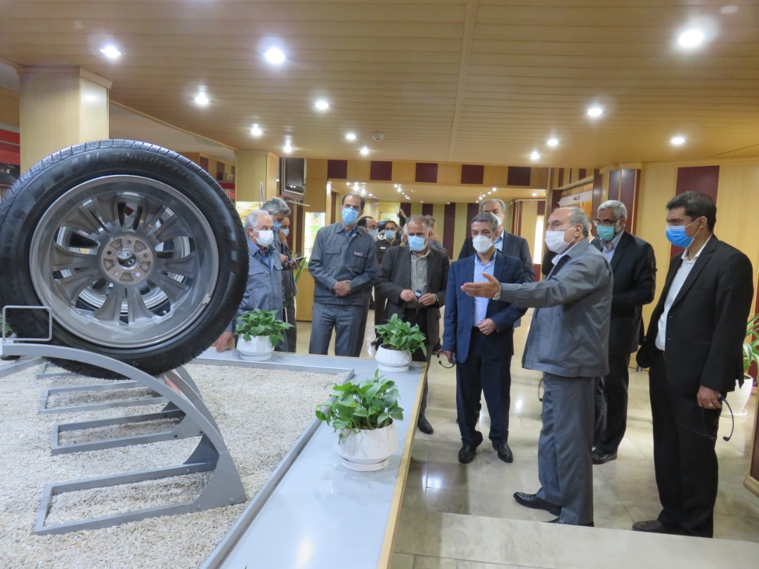 بازدید رئیس و اعضای هیئت مدیره شرکت کویرتایر از کارخانه به روایت تصویر