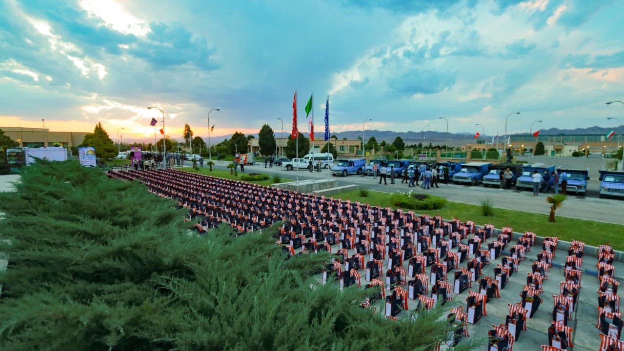 گزارش تصویری اهدای ۱۰۰۰بسته کمک معیشتی کارکنان کویرتایر دردومین رزمایش کمک مومنانه