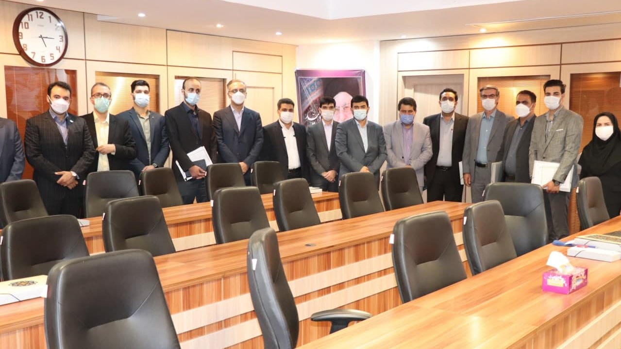 تقدیر مدیر عامل هلدینگ امید از روابط عمومی شرکت کویرتایر