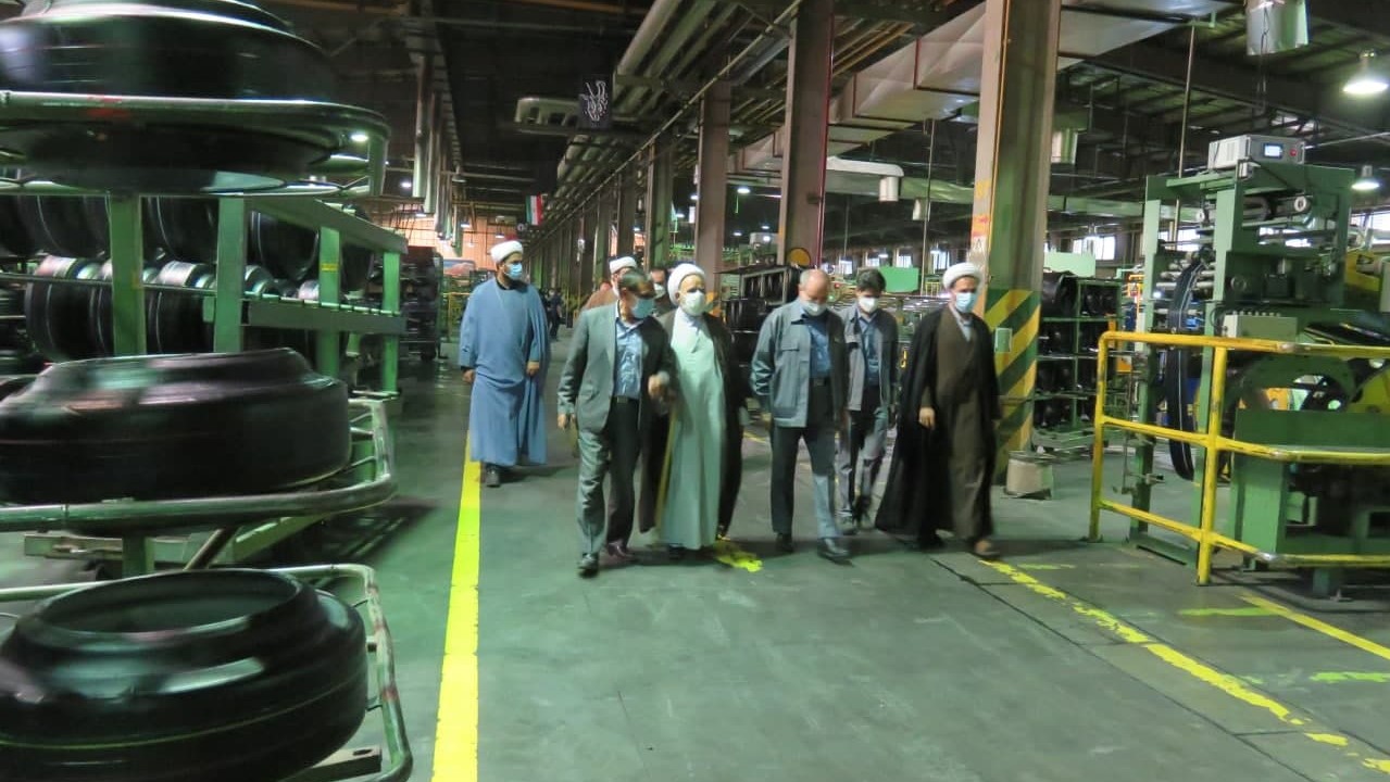 بازدید جمعی از مسئولان استان از کارخانه کویرتایر