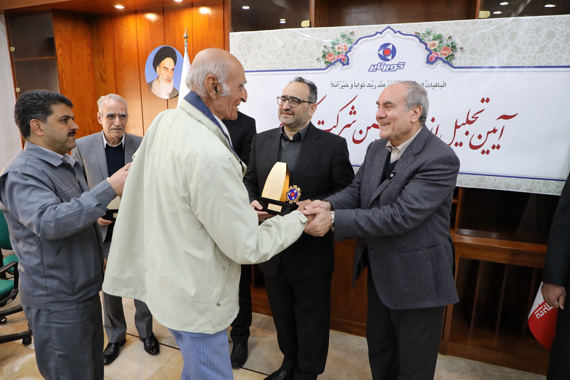گزارش تصویری آیین تجلیل از اعضاء هیئت موسس شرکت کویرتایر