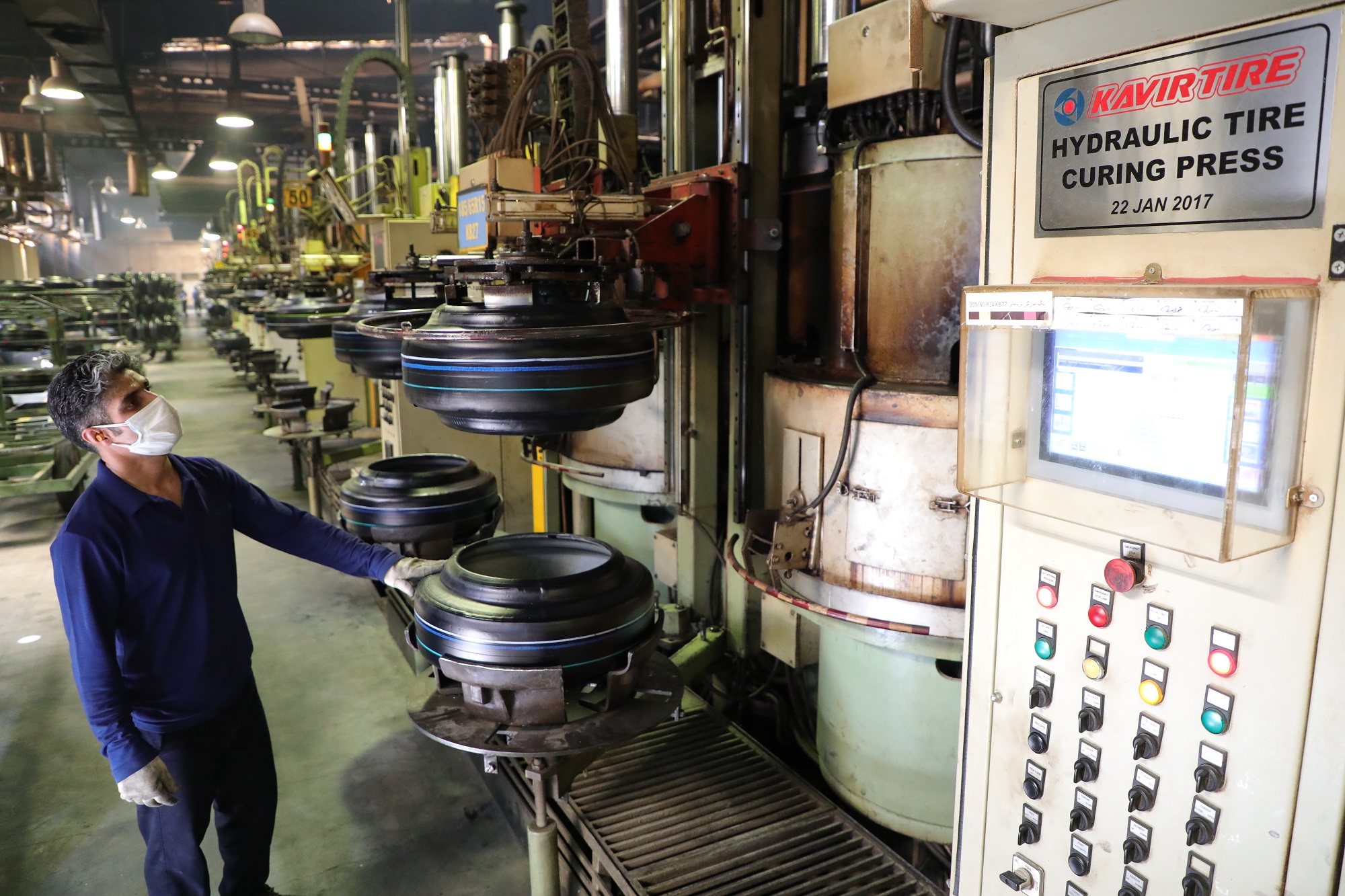 گزارش تصویری از خط تولید کارخانه کویرتایر