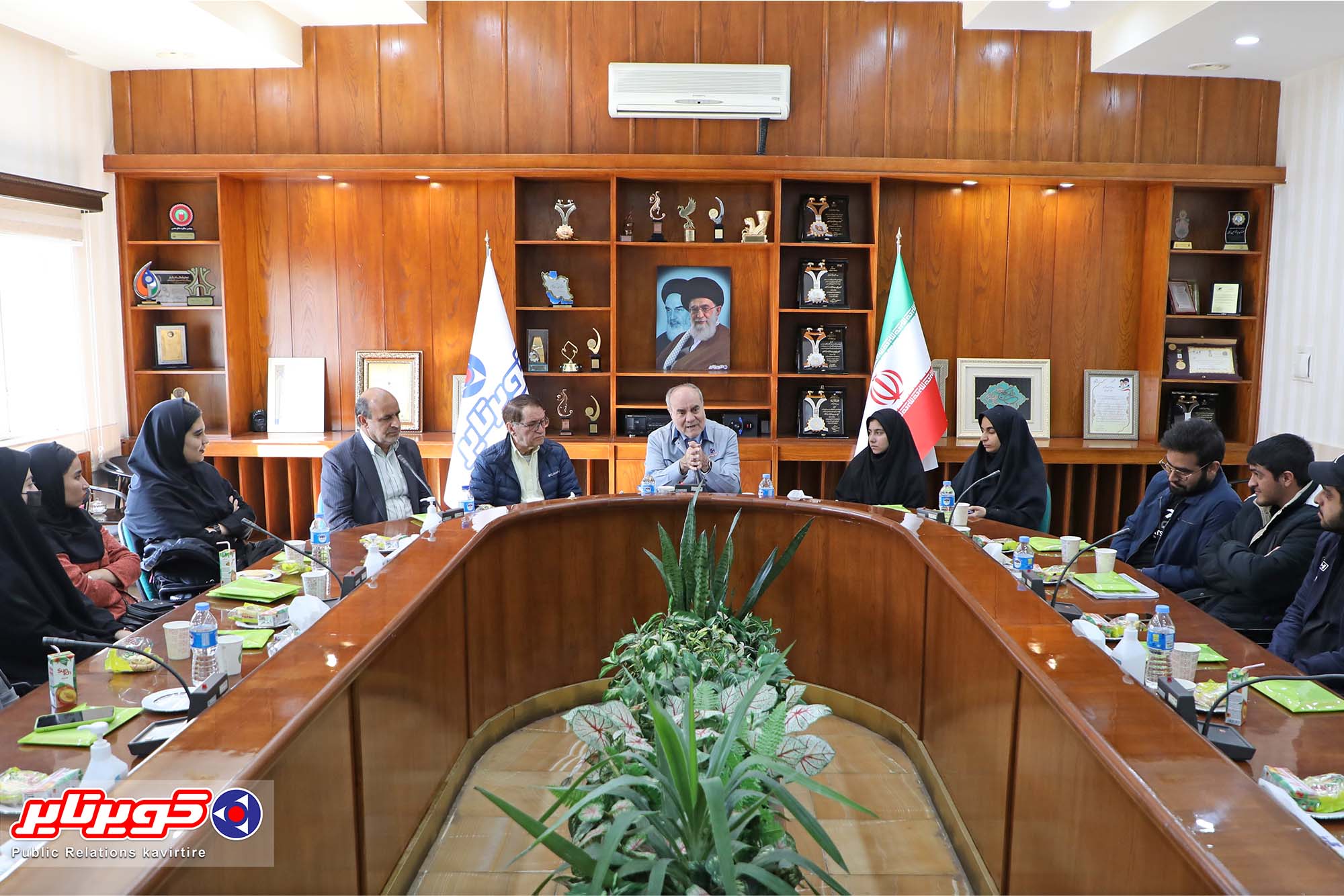 بازدید دانشجویان دانشگاه بیرجند از کارخانه کویرتایر + عکس