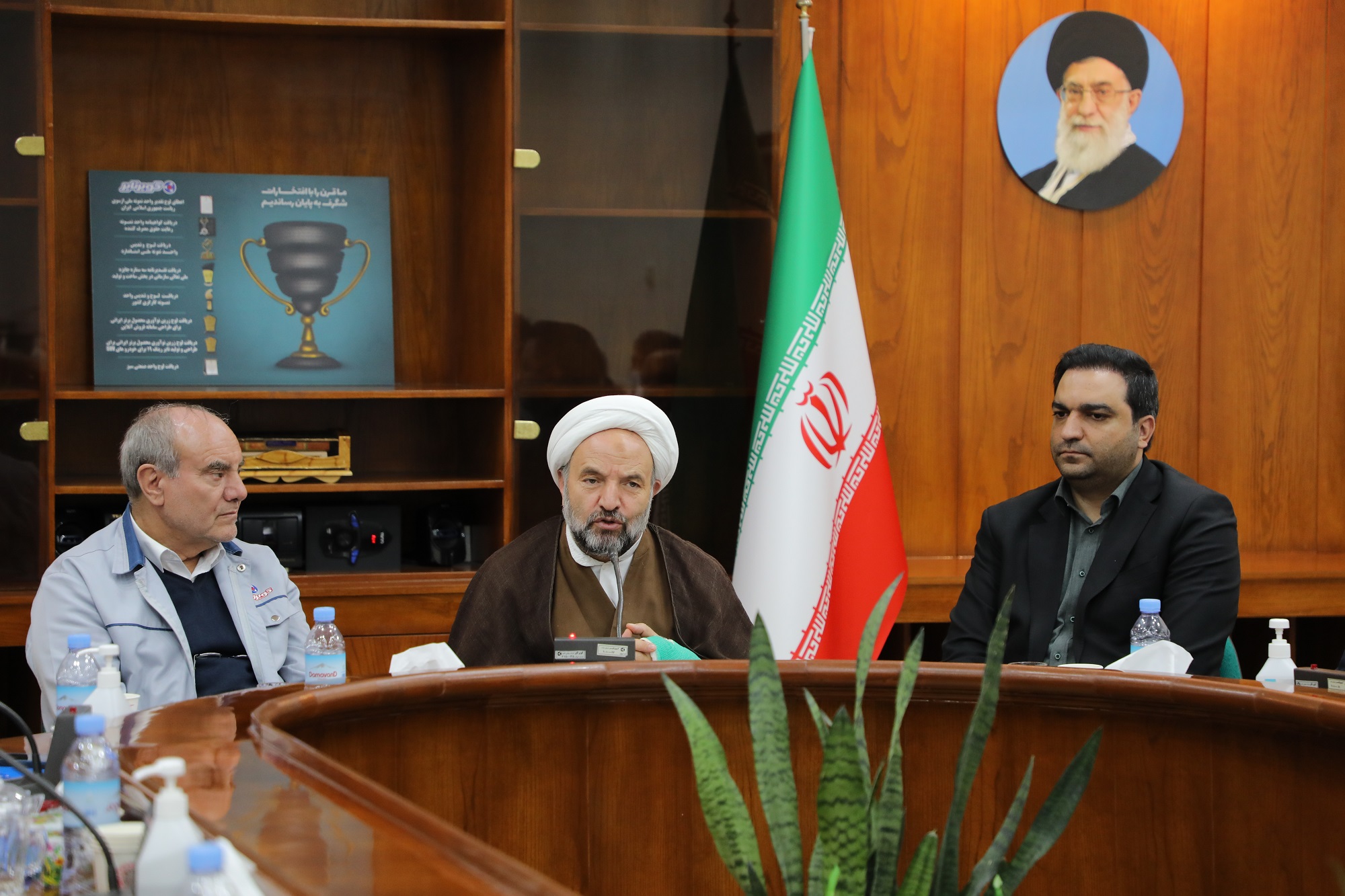 صنایع تعطیل که تحریم را بهانه می کنند، از کویرتایر الگو بگیرند