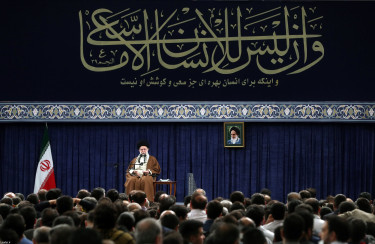 رهبر انقلاب اسلامی: لزوم ارتباط مستقیم درآمد با کار باید فرهنگ ثروت های بادآورده متوقف شود