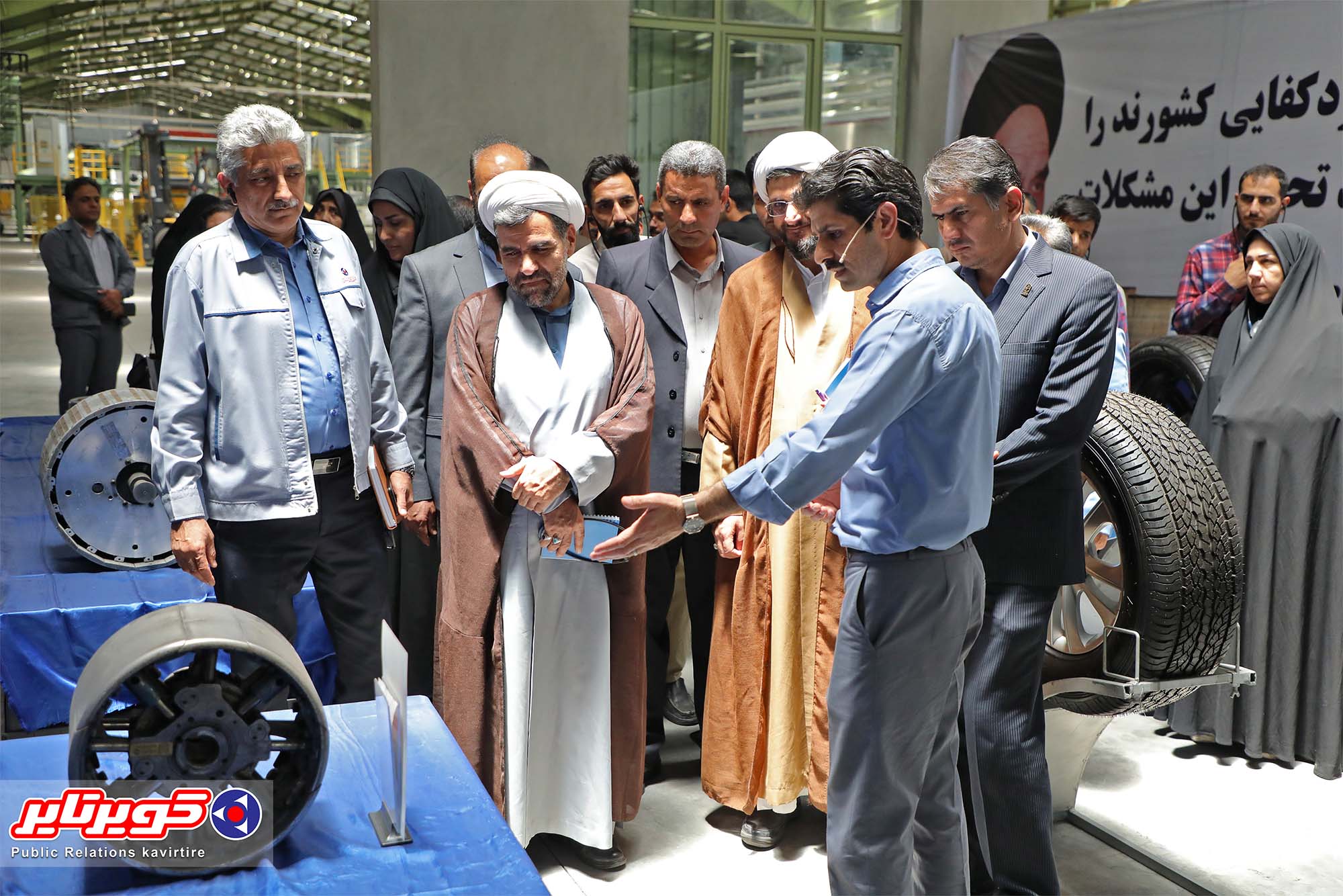 بازدید رئیس و اساتید دانشگاه فرهنگیان خراسان جنوبی از کارخانه کویرتایر + تصاویر