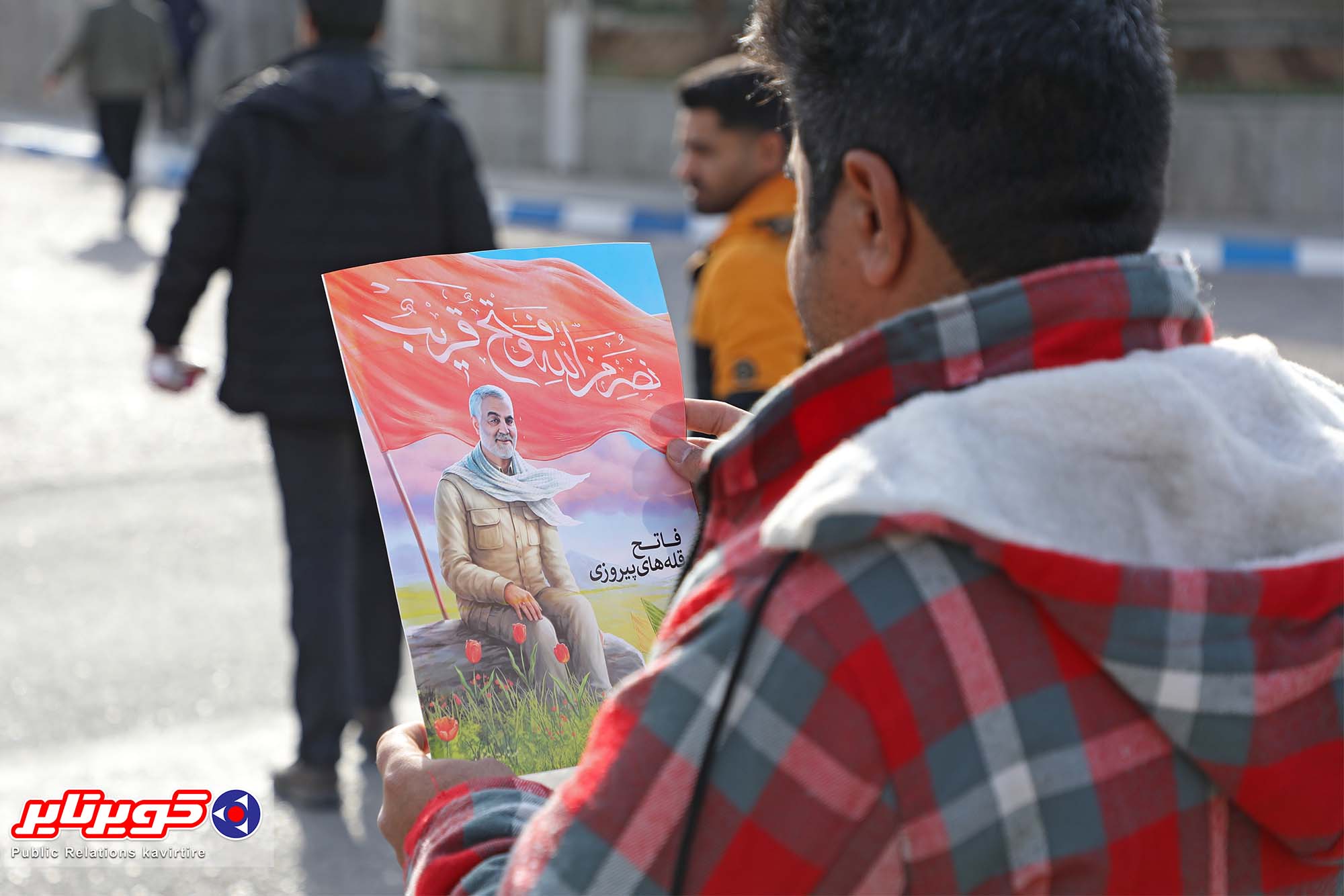 گرامیداشت سالگرد شهید سلیمانی در کویرتایر/توزیع پوستر سردار دلها