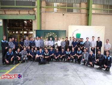 گزارش تصویری | تحویل سال در دل صنعت؛ حضور مدیرعامل کویرتایر در خط تولید و تبریک سال نو به کارکنان