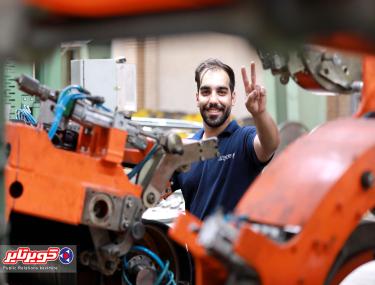 گزارش تصویری | کار و تلاش در سنگر تولید جریان دارد