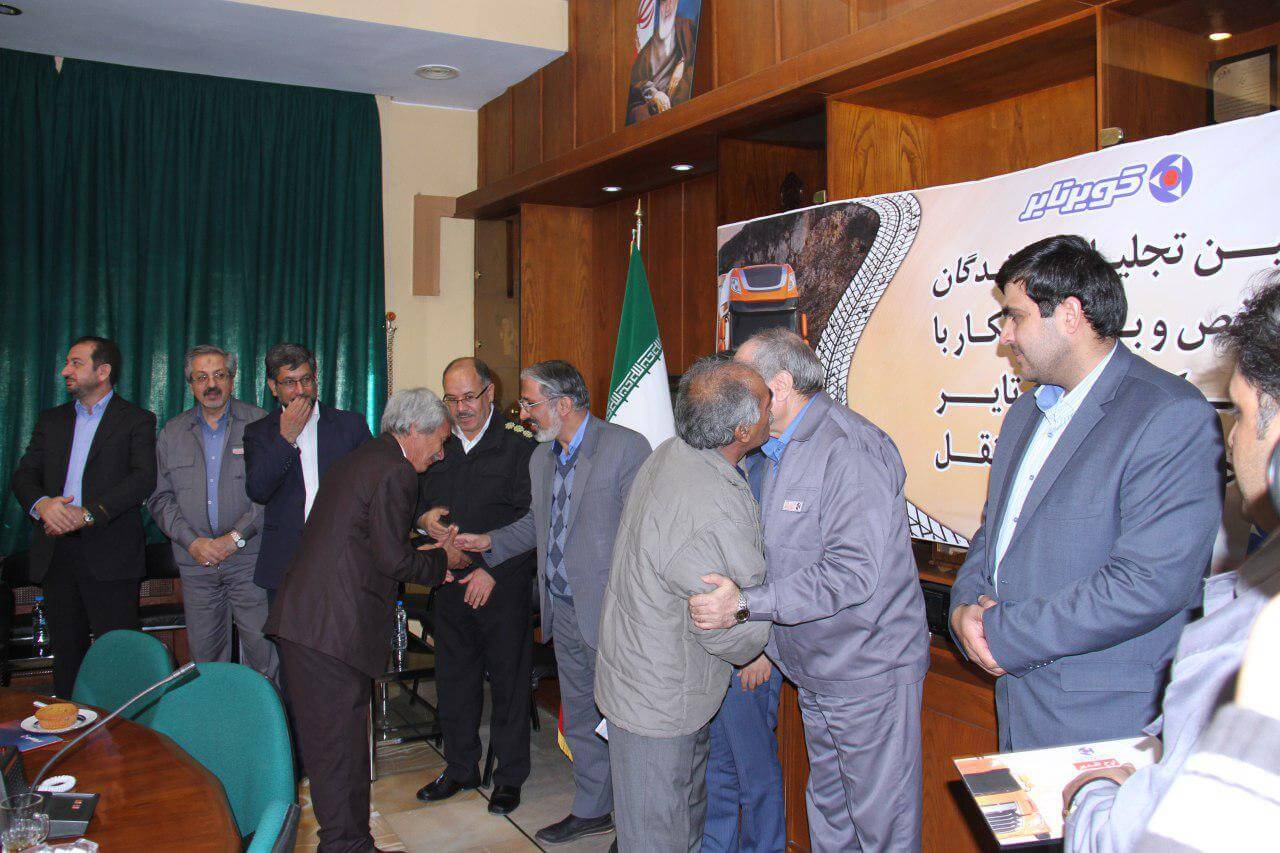 تجلیل از 25 راننده شاخص و برتر حمل و نقل