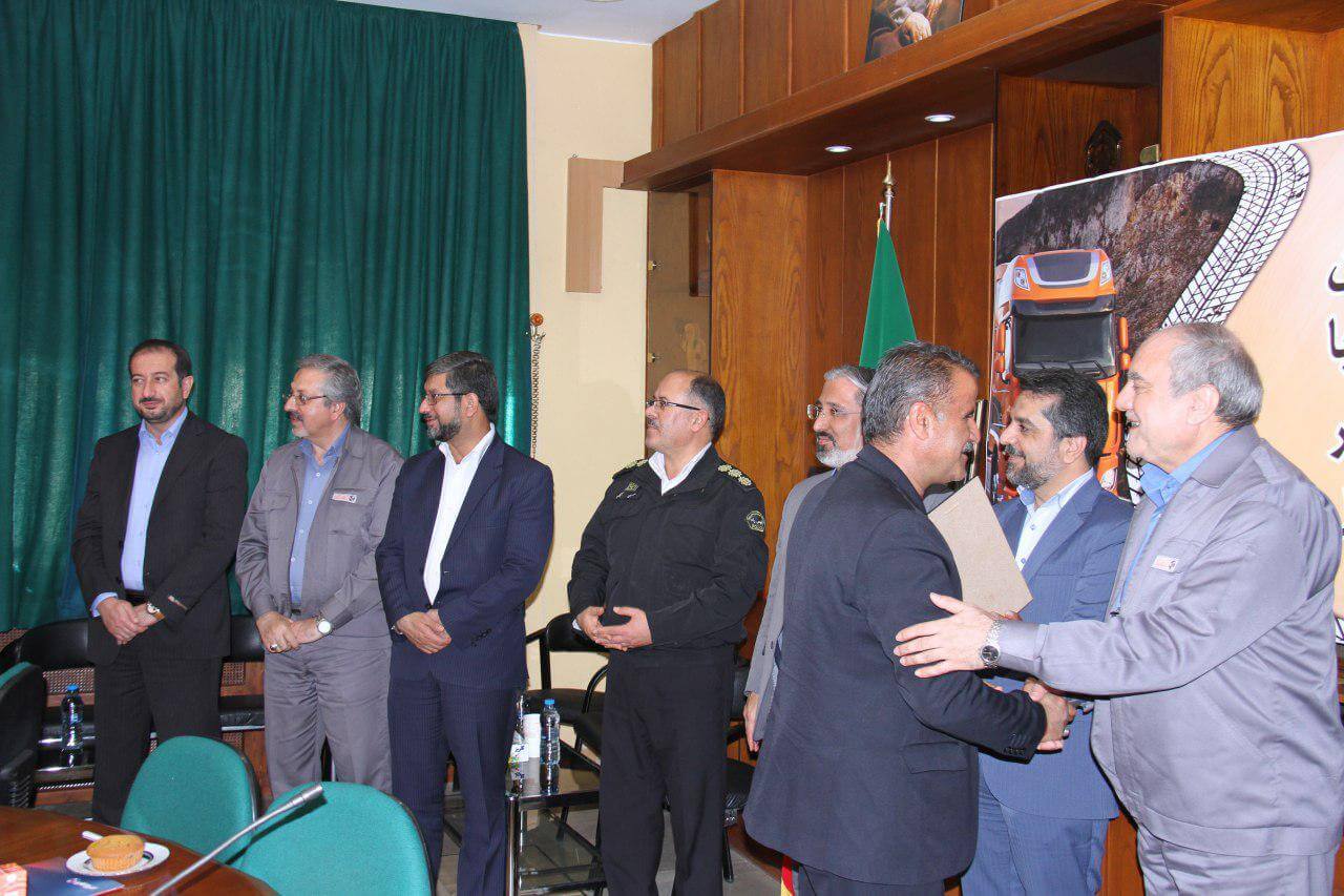تجلیل از 25 راننده شاخص و برتر حمل و نقل