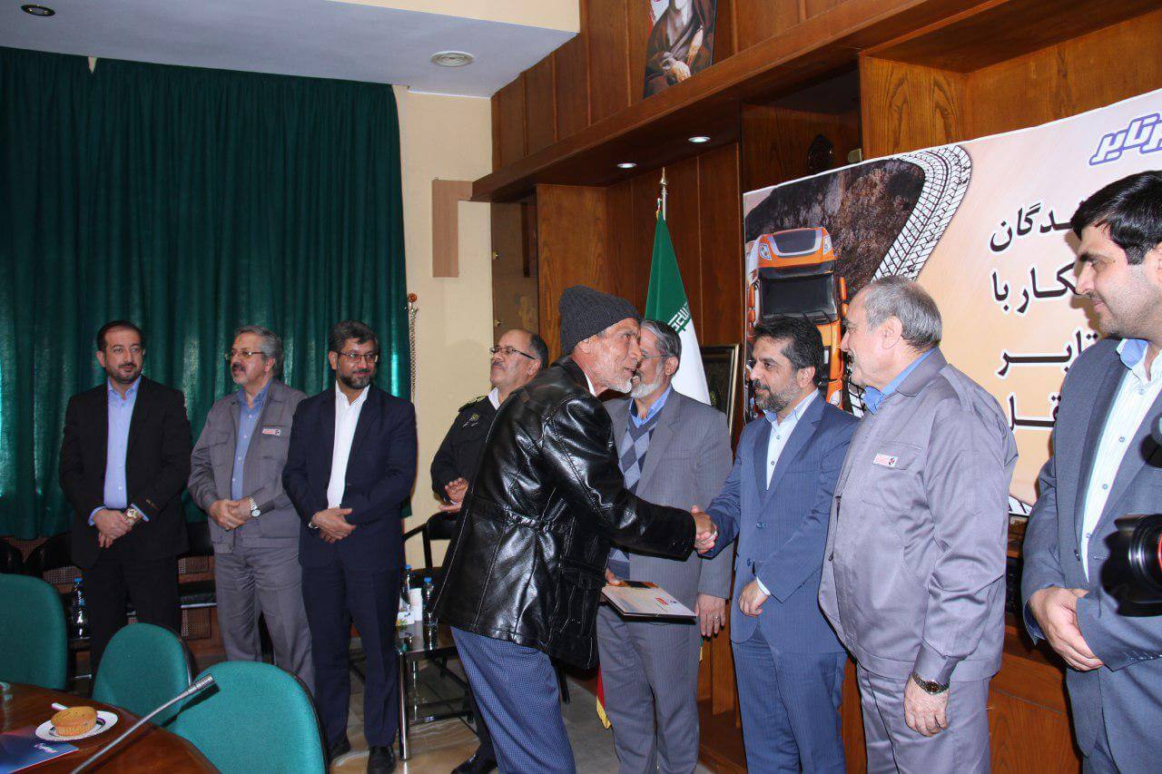 تجلیل از 25 راننده شاخص و برتر حمل و نقل
