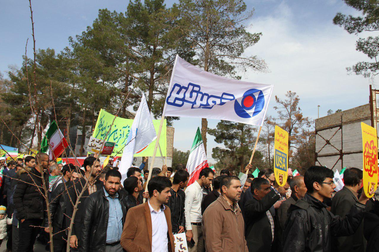 حضور با شکوه وغیرتمند کارکنان شرکت کویر تایر در راهپیمایی یوم الله 22بهمن