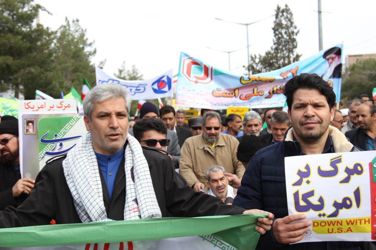 حضور با شکوه وغیرتمند کارکنان شرکت کویر تایر در راهپیمایی یوم الله 22بهمن