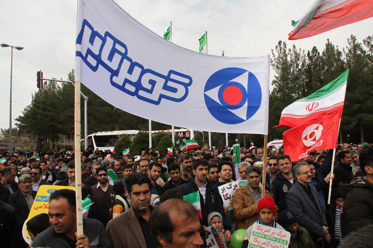حضور با شکوه وغیرتمند کارکنان شرکت کویر تایر در راهپیمایی یوم الله 22بهمن