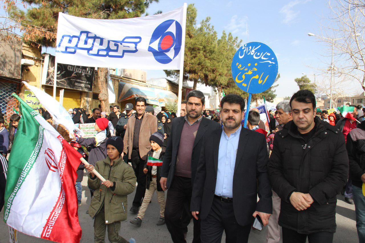 حضور با شکوه وغیرتمند کارکنان شرکت کویر تایر در راهپیمایی یوم الله 22بهمن
