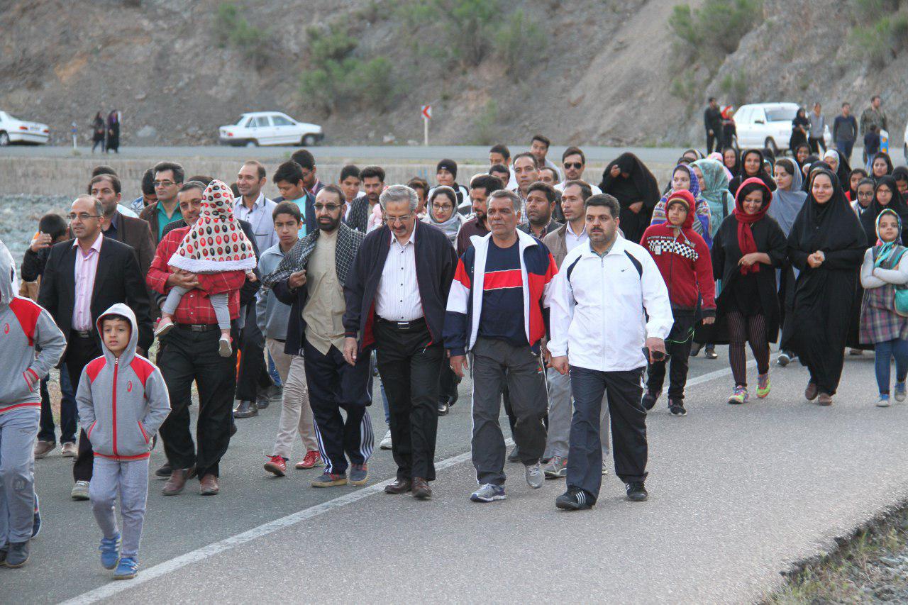 همایش پیاده روی خانواده بزرگ کویر تایر