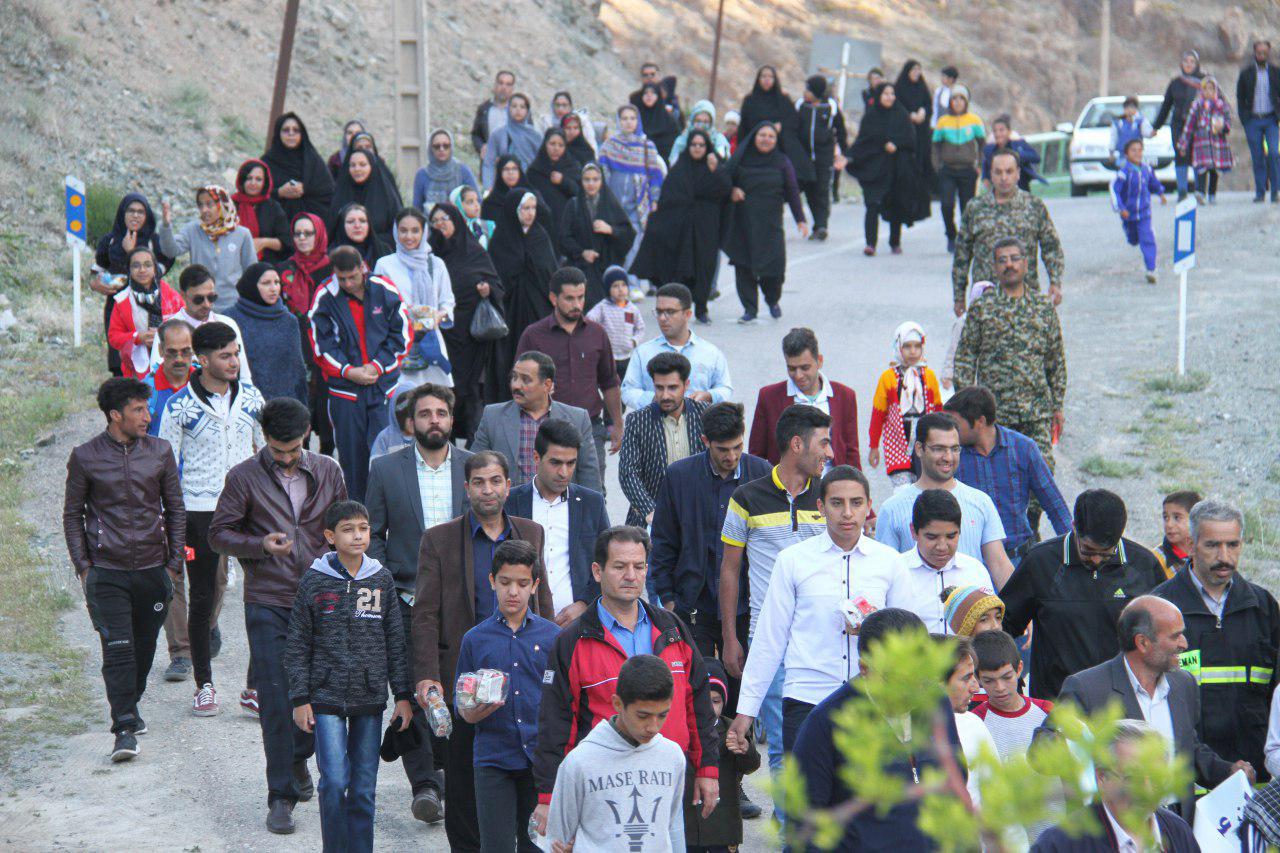 همایش پیاده روی خانواده بزرگ کویر تایر