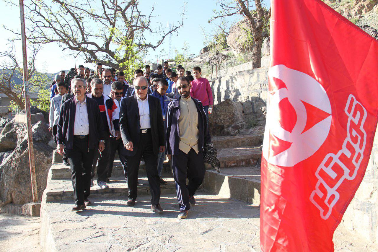 همایش پیاده روی خانواده بزرگ کویر تایر