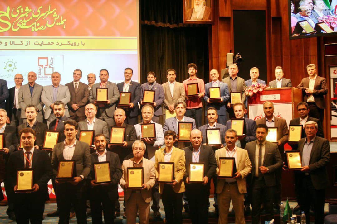  دریافت لوح مدیریت نوین از انجمن ملی حمایت از حقوق مصرف کنندگان