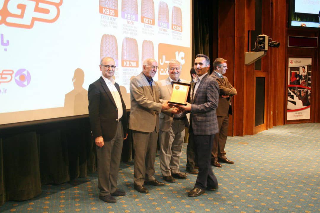  دریافت لوح مدیریت نوین از انجمن ملی حمایت از حقوق مصرف کنندگان