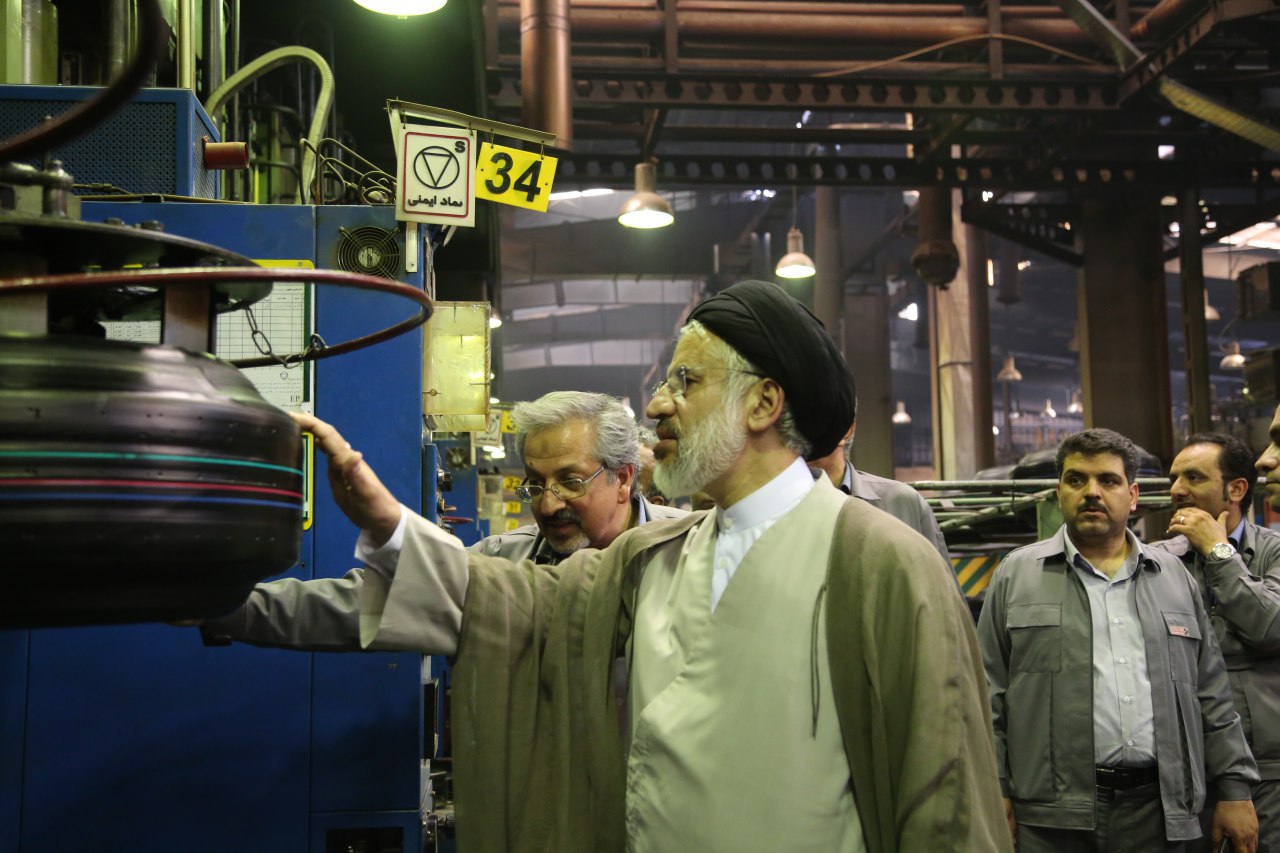 بازدید  حجت الاسلام والمسلمین عبادی نماینده  محترم مردم شهرستان های بیرجند ، خوسف و درمیان ،  مهندس ناصری فرماندار محترم بیرجند و مهندس شهرکی رییس سازمان صمت خراسان جنوبی از کارخانه کویرتایر