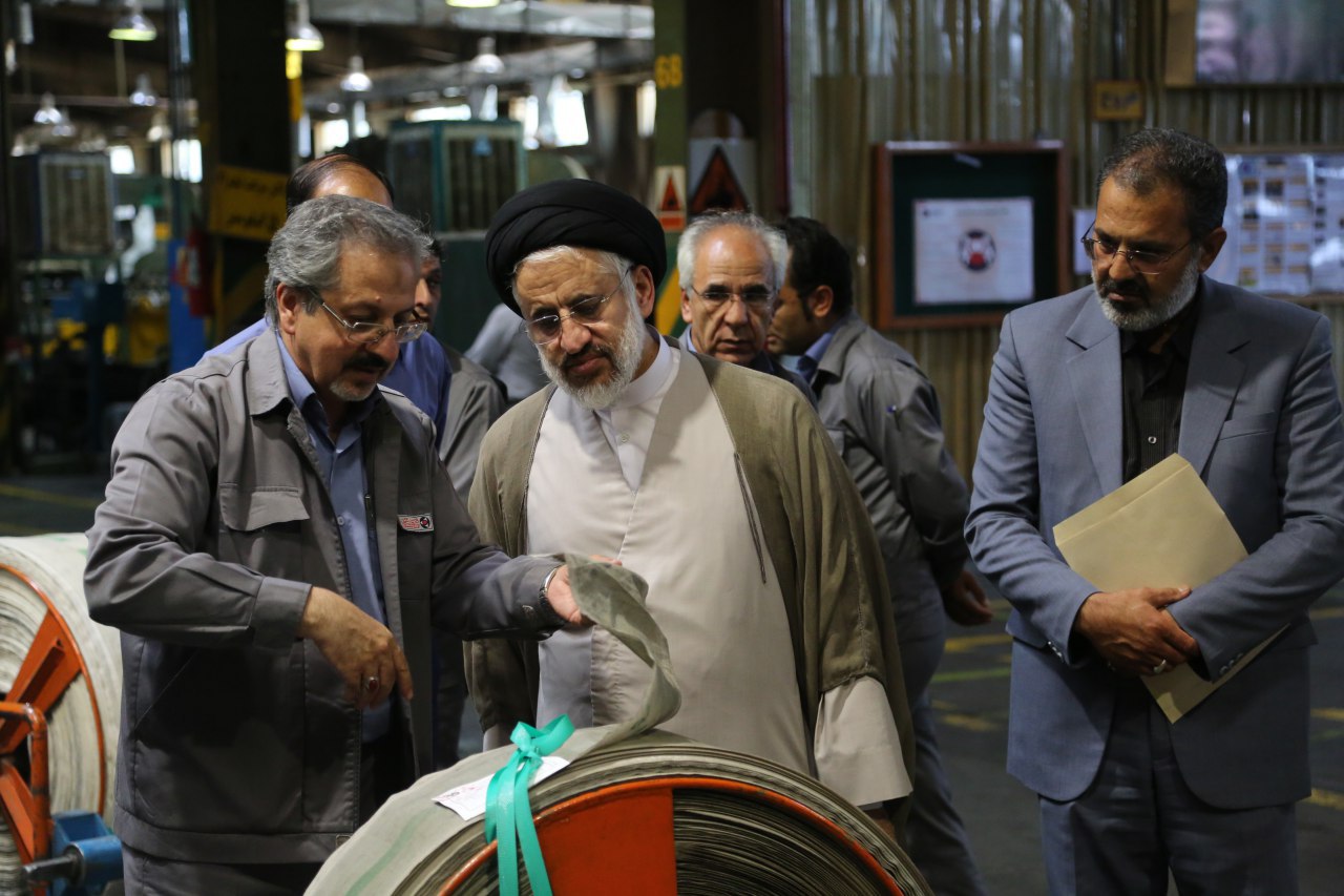 بازدید  حجت الاسلام والمسلمین عبادی نماینده  محترم مردم شهرستان های بیرجند ، خوسف و درمیان ،  مهندس ناصری فرماندار محترم بیرجند و مهندس شهرکی رییس سازمان صمت خراسان جنوبی از کارخانه کویرتایر