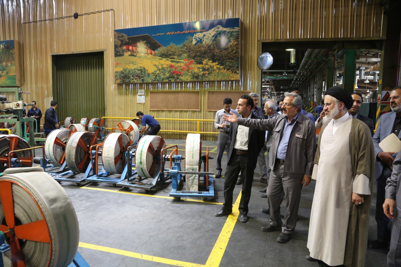 بازدید  حجت الاسلام والمسلمین عبادی نماینده  محترم مردم شهرستان های بیرجند ، خوسف و درمیان ،  مهندس ناصری فرماندار محترم بیرجند و مهندس شهرکی رییس سازمان صمت خراسان جنوبی از کارخانه کویرتایر