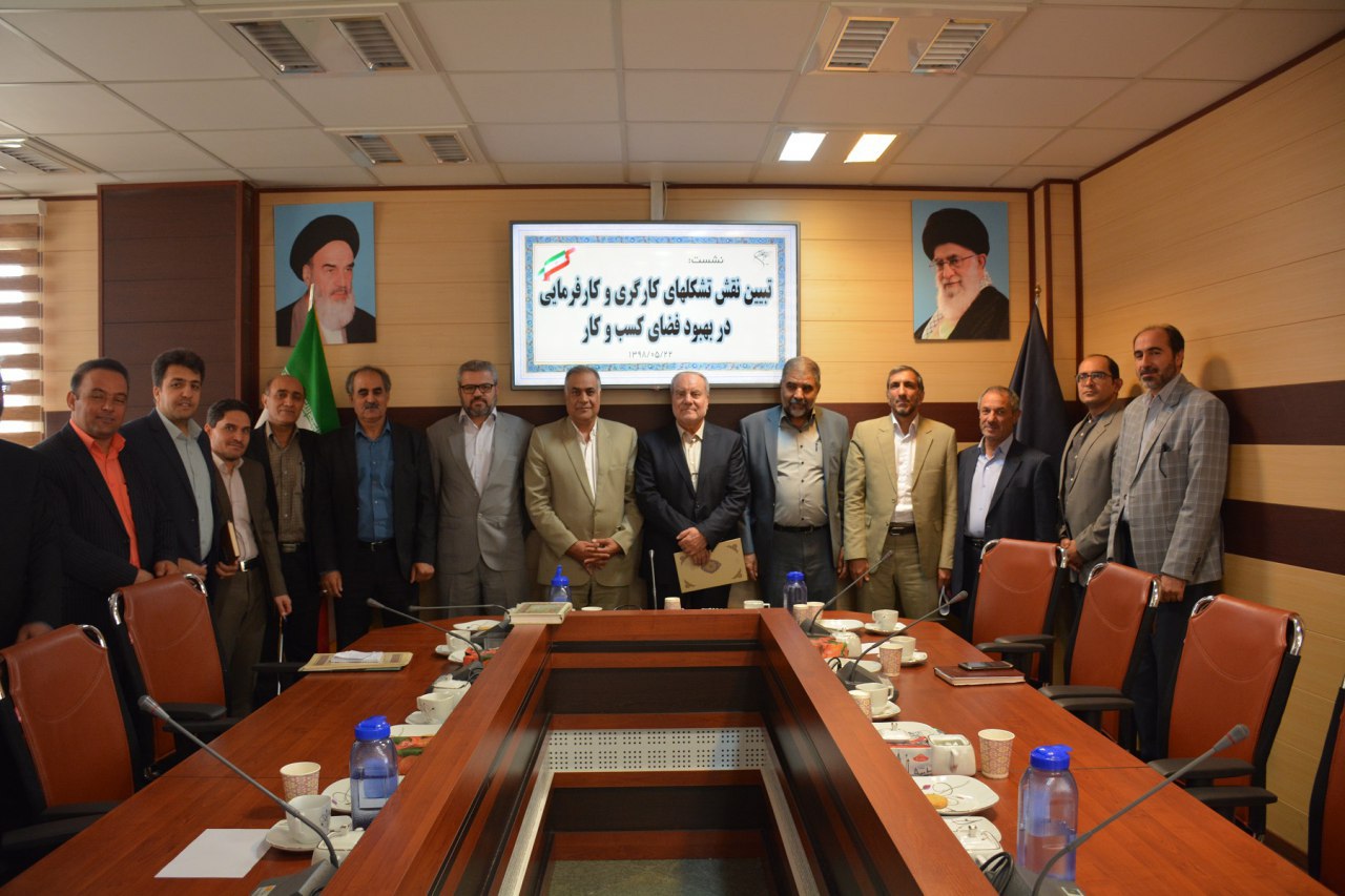 تجلیل وزارت کار از مدیرعامل کویرتایر درراستای تقویت شورای اسلامی کار